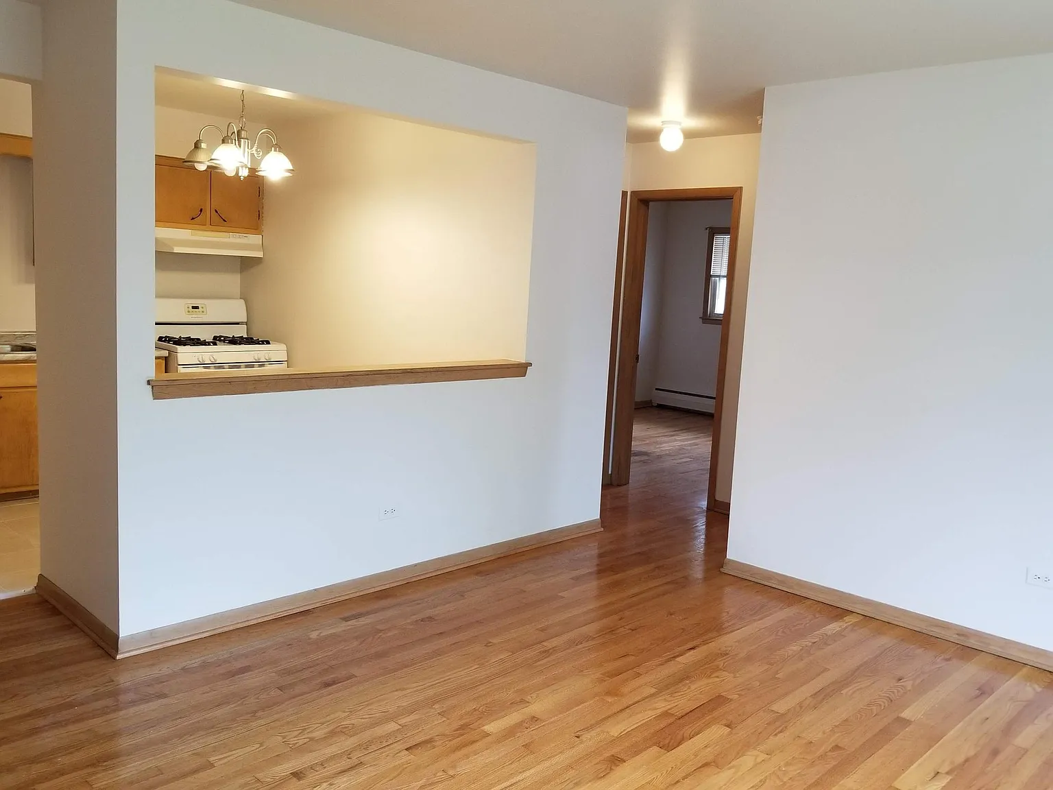 2 bed, 900 sqft, $1,600 — Photo 2