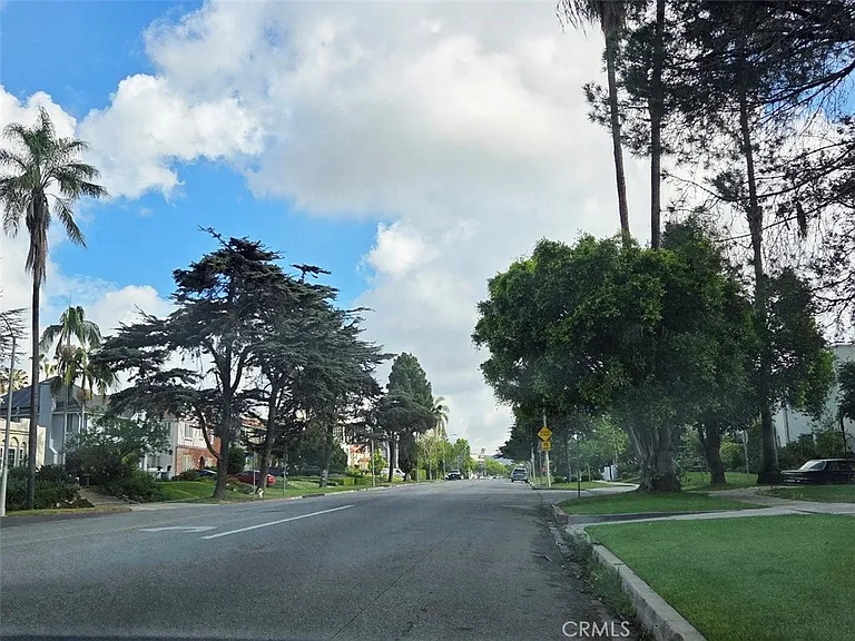 915 S Rimpau Blvd — Photo 15