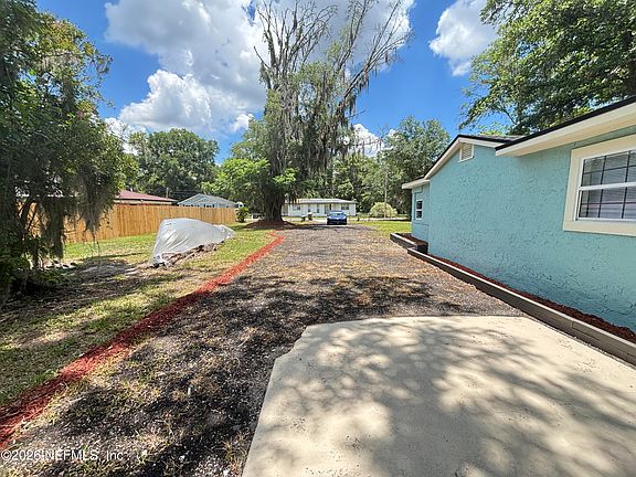 5th image of 7924 LONGSPUR Avenue
