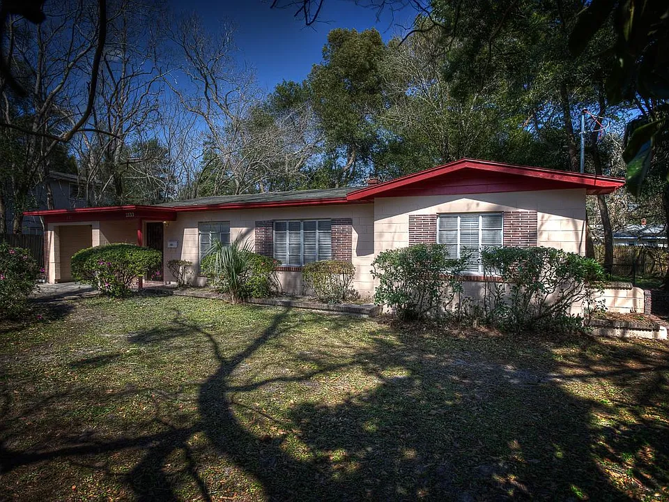 2133 Forest Hills Rd
