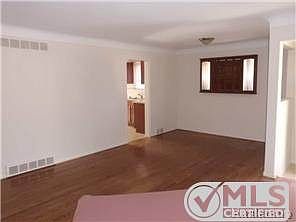 4th image of 27717 Buckingham St