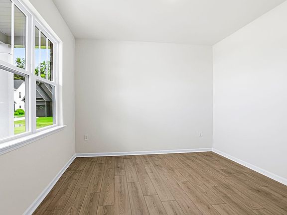 5th image of 520 Landseer Dr