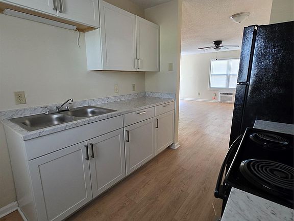 3rd image of 702 Cotton St APT F