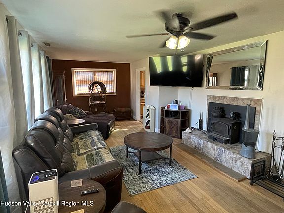 3rd image of 459 Mountain View Avenue