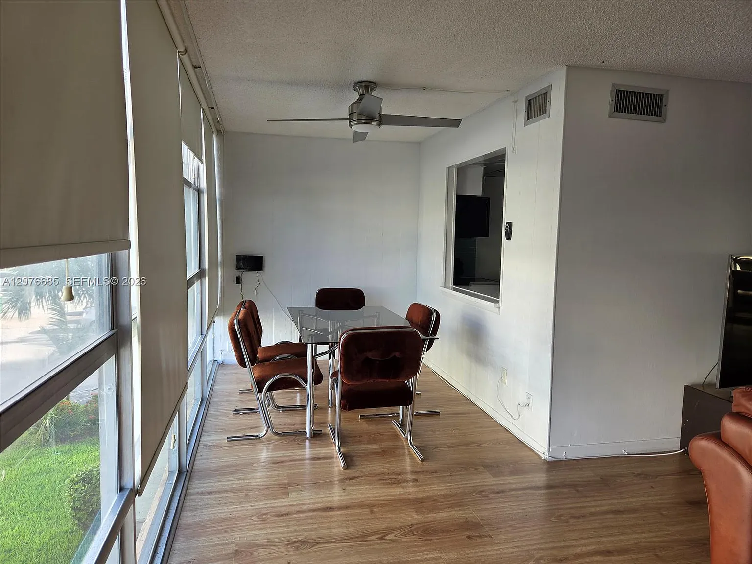 Desoto Park Condo — Photo 3