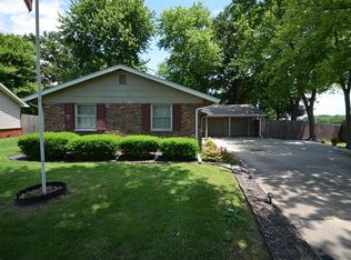 800 Primrose Dr, Belleville, IL