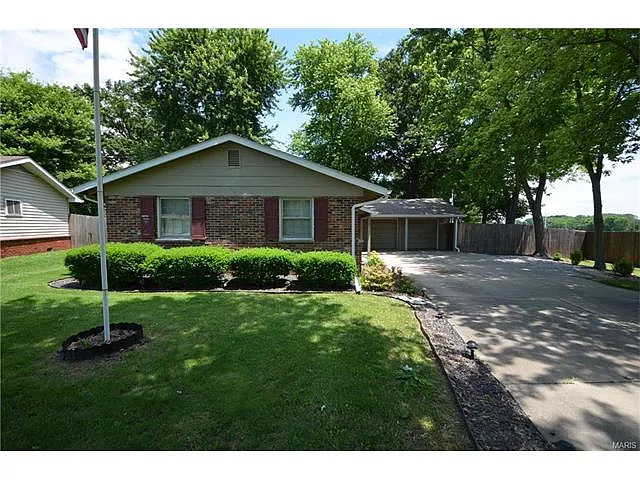 800 Primrose Dr photo 1