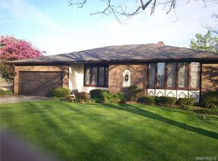 49 Foxhunt Rd, Lancaster, NY 14086