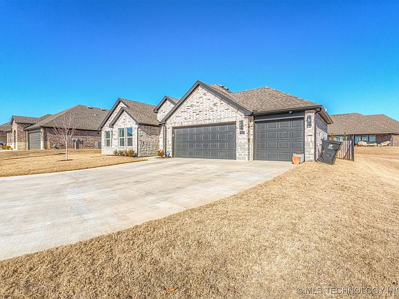 2nd image of 7410 E Oakridge Ct