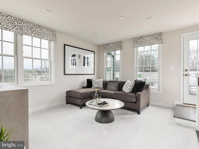 1341 Aspen NW — Photo 10