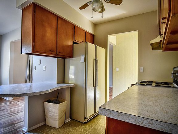 5th image of 2700 Greenbriar Ave