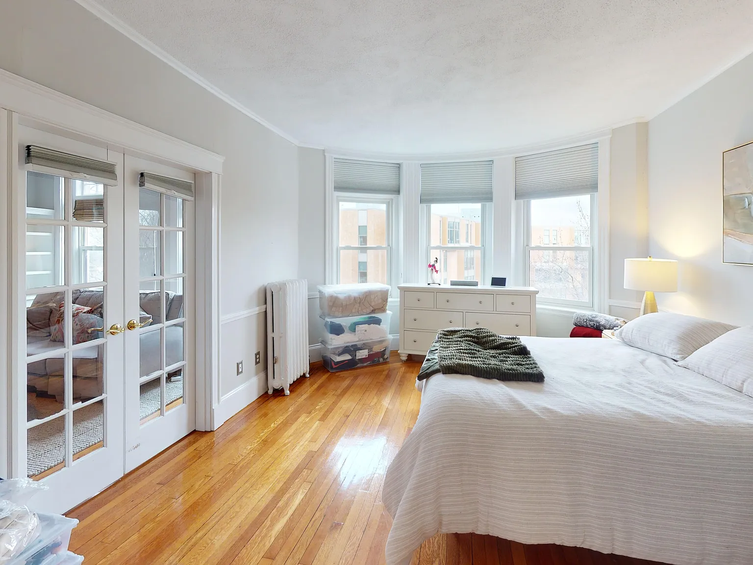 2 bed, 1.0 bath, 914 sqft, $4,000 — Photo 3