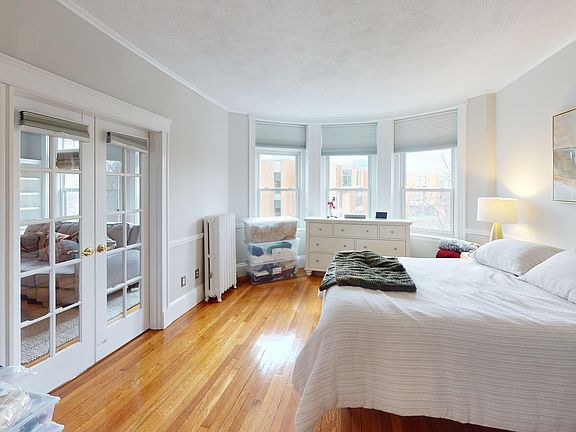 3rd image of 33 Westbourne Ter APT 3