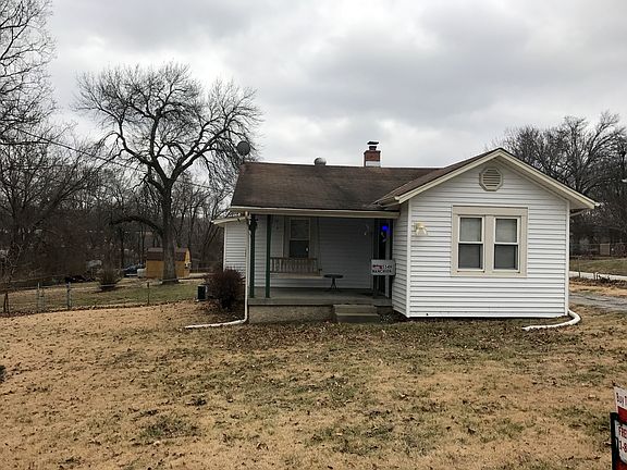 3rd image of 5549 Farrow Ave
