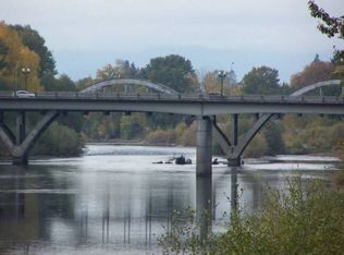 711 SE M St, Grants Pass, OR 97526