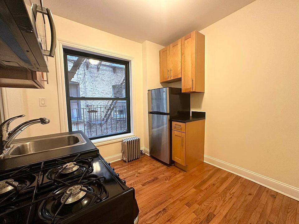 2nd image of 264 6th Ave APT 11