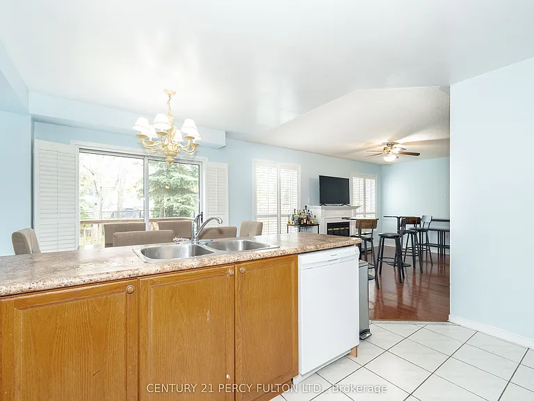 71 Armitage Cres — Photo 16