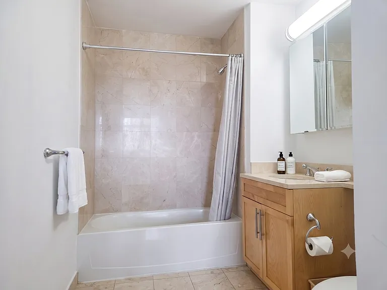 4028 College Point Blvd #Penthouse 211 — Photo 11
