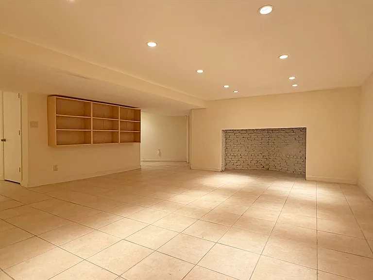 37 Stephen Pl — Photo 30