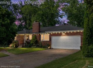 2731 Crooks Rd, Royal Oak, MI 48073