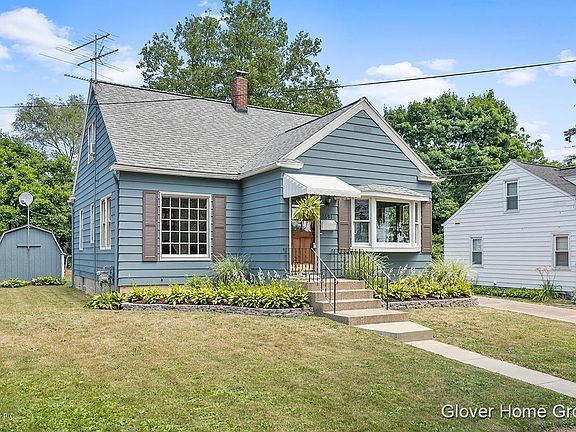 2nd image of 1691 Hillmount St NW