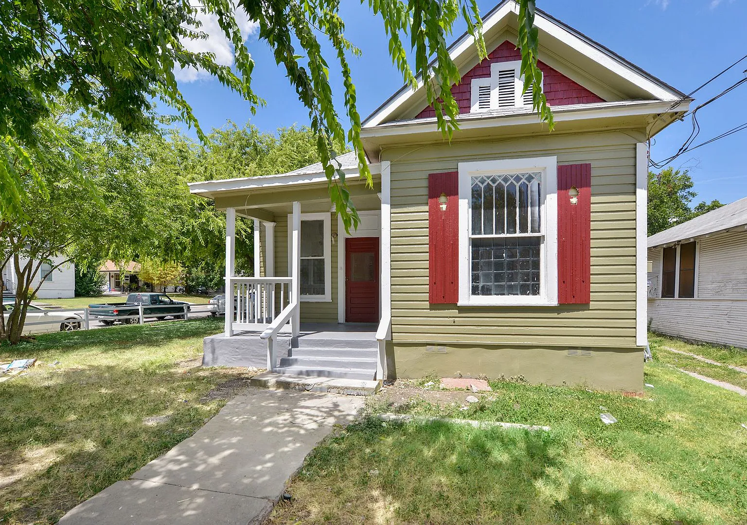 Nice Historic Home Near Downtown — Photo 1