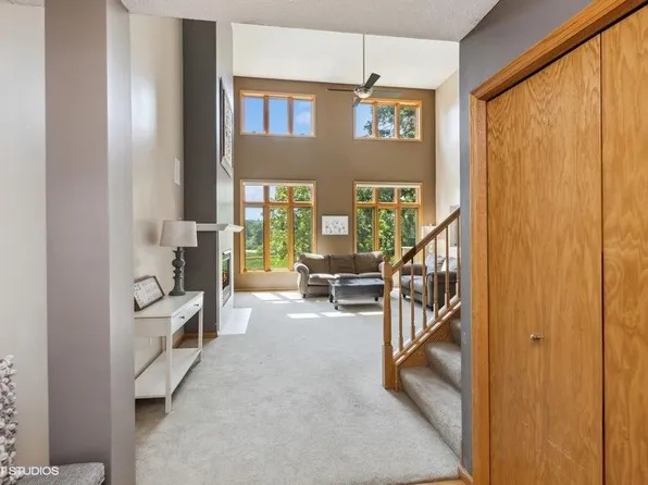 1523 Summit Shrs W, Burnsville, MN 55306