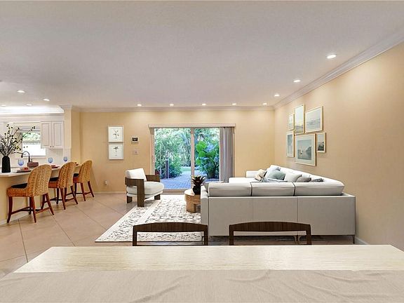 4th image of 333 SE 20th Avenue Unit 101