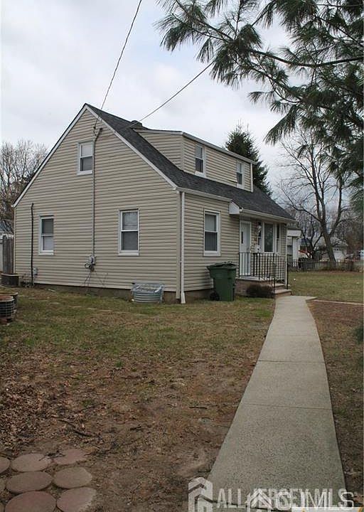 2nd image of 323 9th St