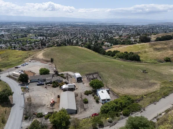 2375 Old Calaveras Rd, Milpitas, CA 95035