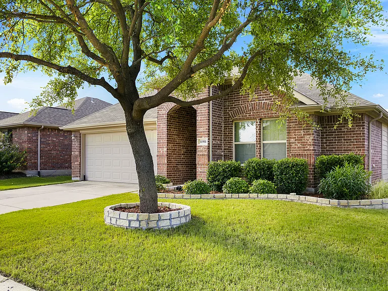 11901 Summer Springs Dr — Photo 2