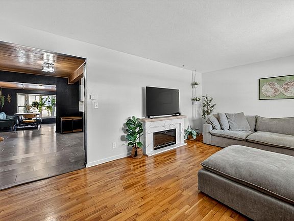 5th image of 2855 E Lombard Street