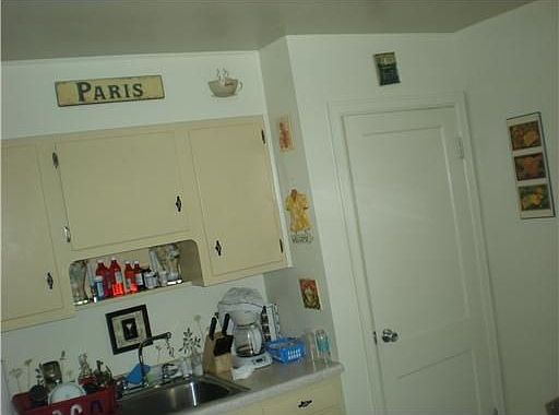 3rd image of 822 W Lawrence St