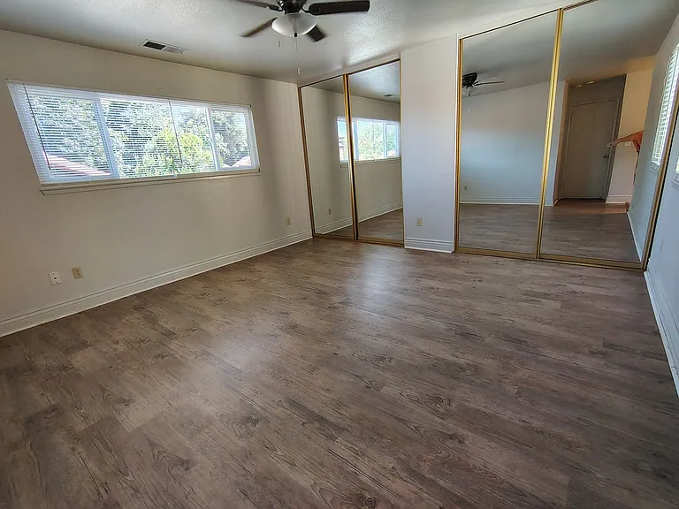 939 Claremont Ct — Photo 11