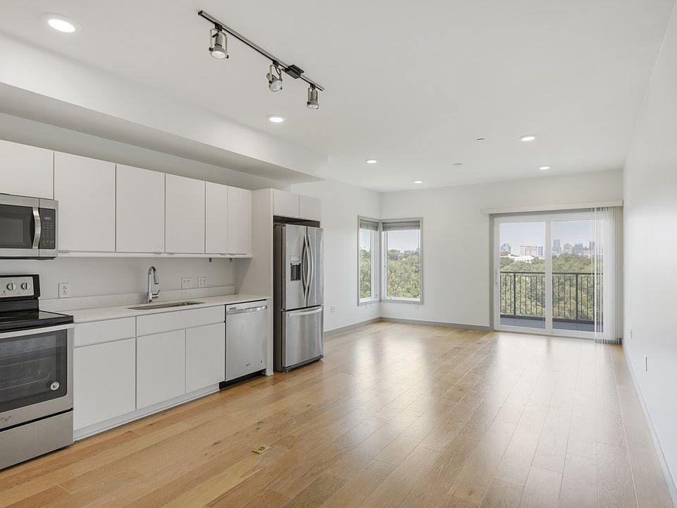 1st image of 400 Herron Dr #202