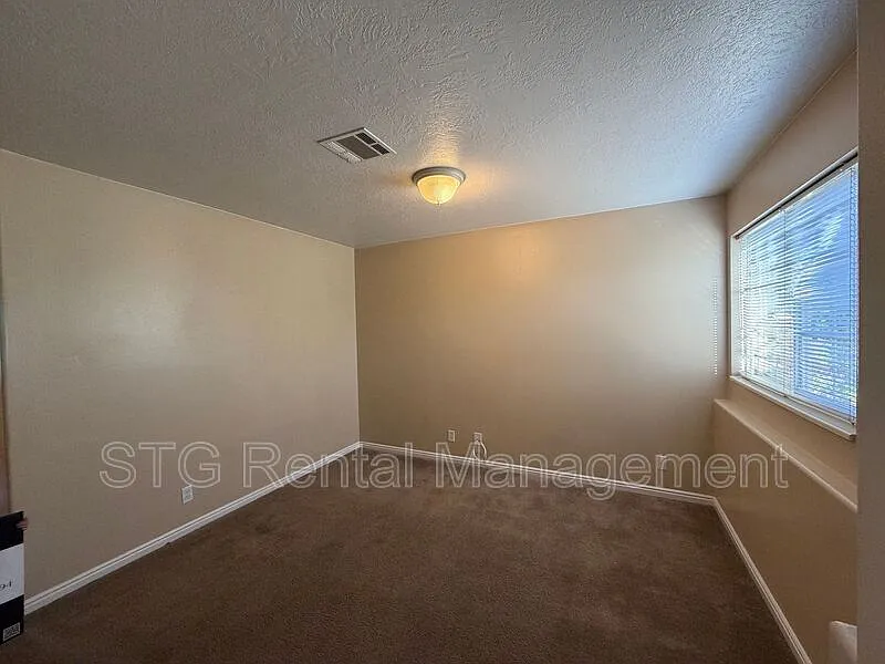 3 bed, 1.5 bath, 1100 sqft, $1,395 — Photo 4
