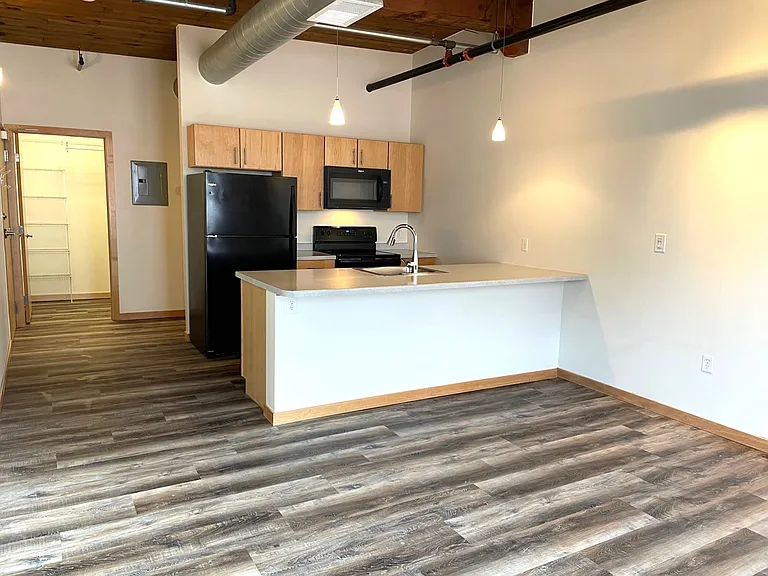 309 Roberts St N #404 — Photo 16