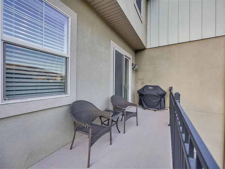 1072 W Cattail Ct — Photo 28