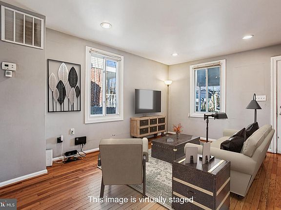 5th image of 836 Division Ave NE