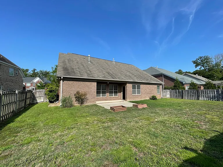 654 Dutchmans Creek Trl — Photo 38
