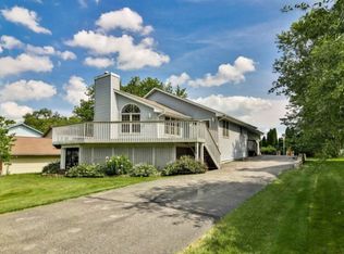 132 Pembroke Rd SW, Poplar Grove, IL 61065