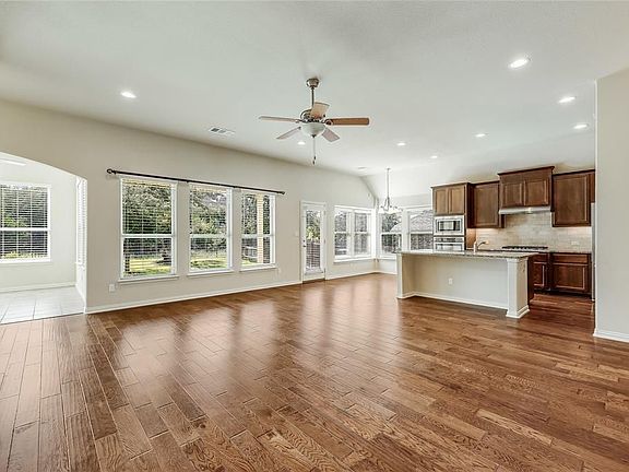 2nd image of 931 Catalina Ln