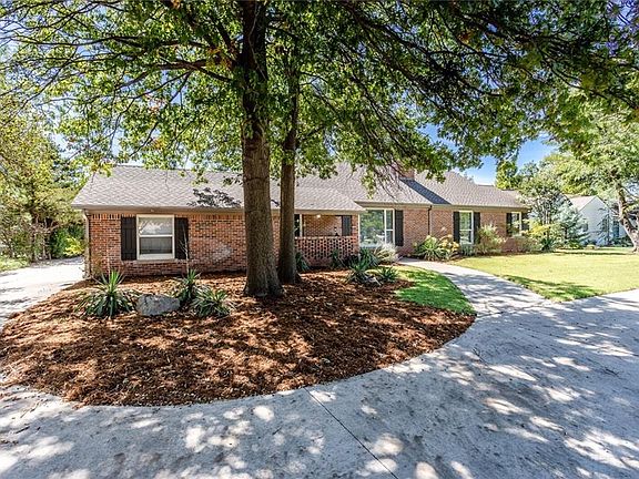 3rd image of 1804 Guilford Ln