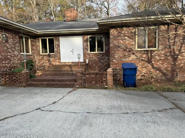 2605 Brookhaven Drive, Kinston, NC 28504