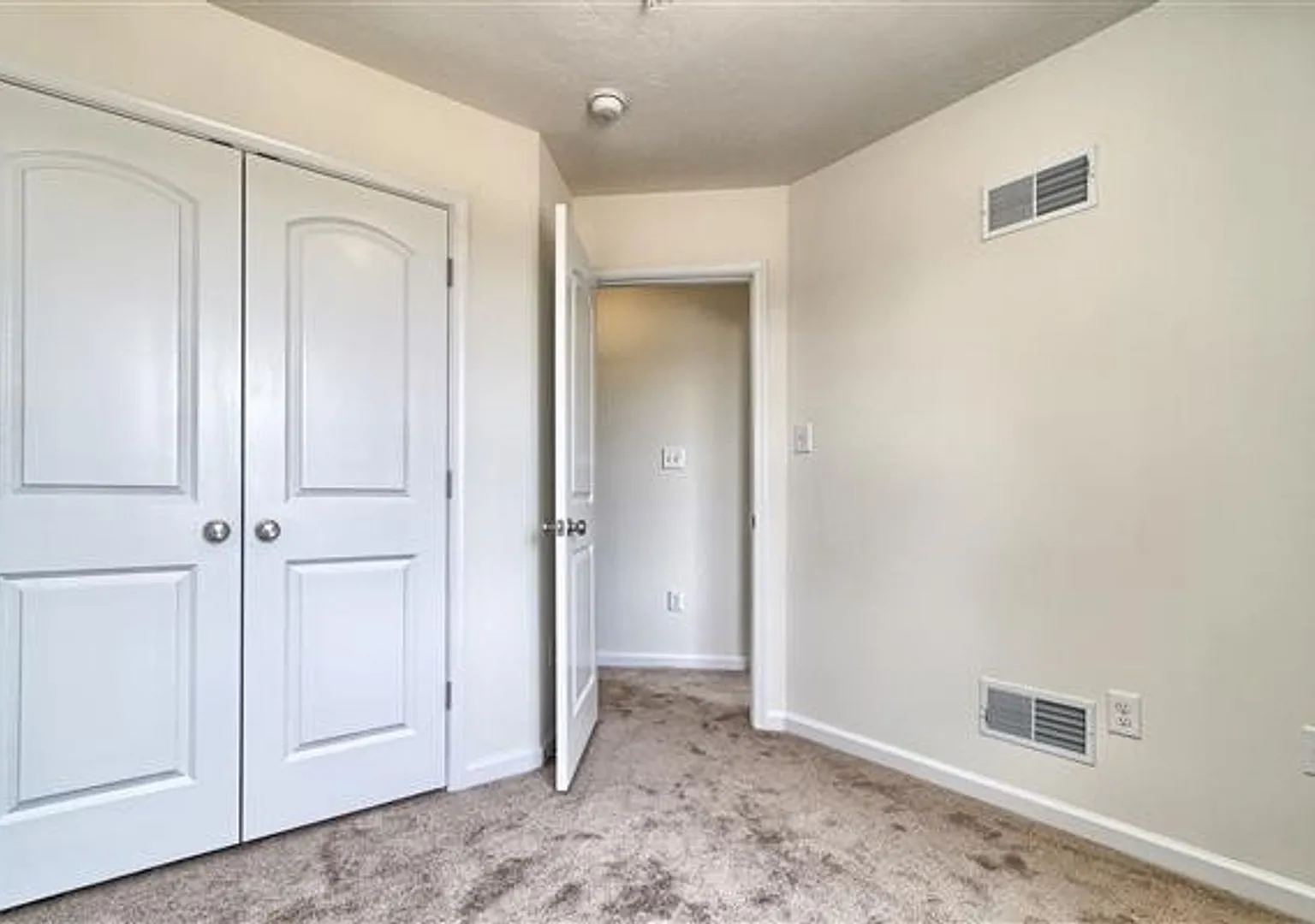 Coming Soon! Beautiful 3-Bedroom Townhome in York, PA — Photo 3