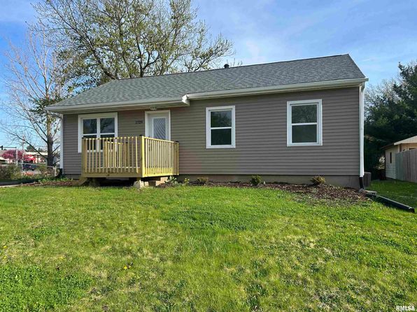 1729 Welshire Dr, Davenport, IA 52806