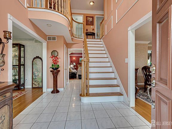 3rd image of 15 Alexander Ct