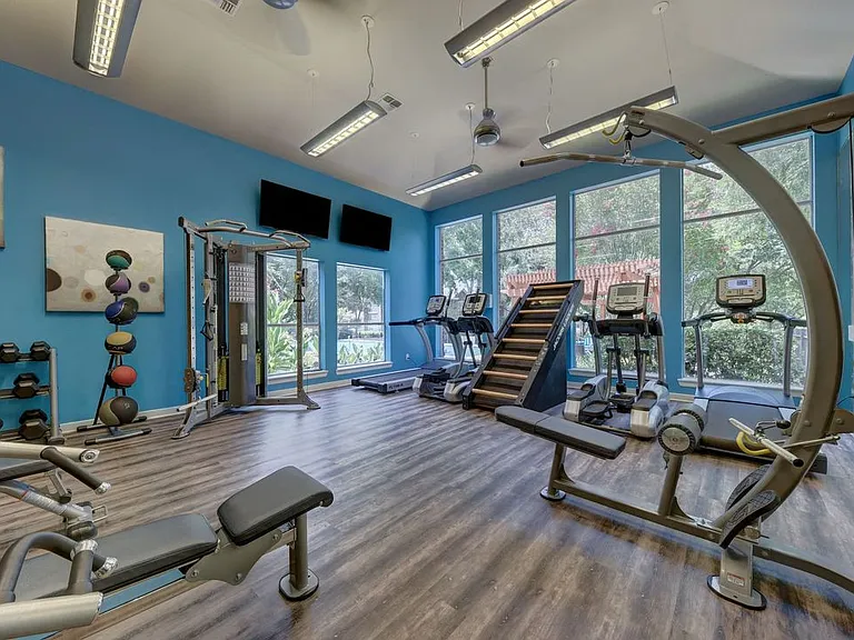 Whispering Creek Villas Apartment Homes — Photo 35