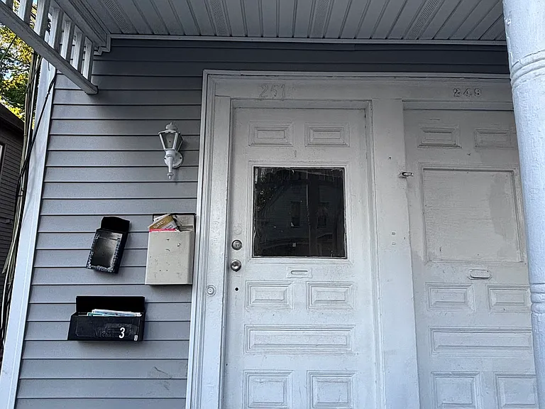 Lowell Ave — Photo 2