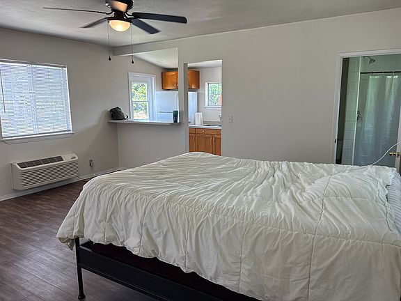 5th image of 2405 W Monterey Ave